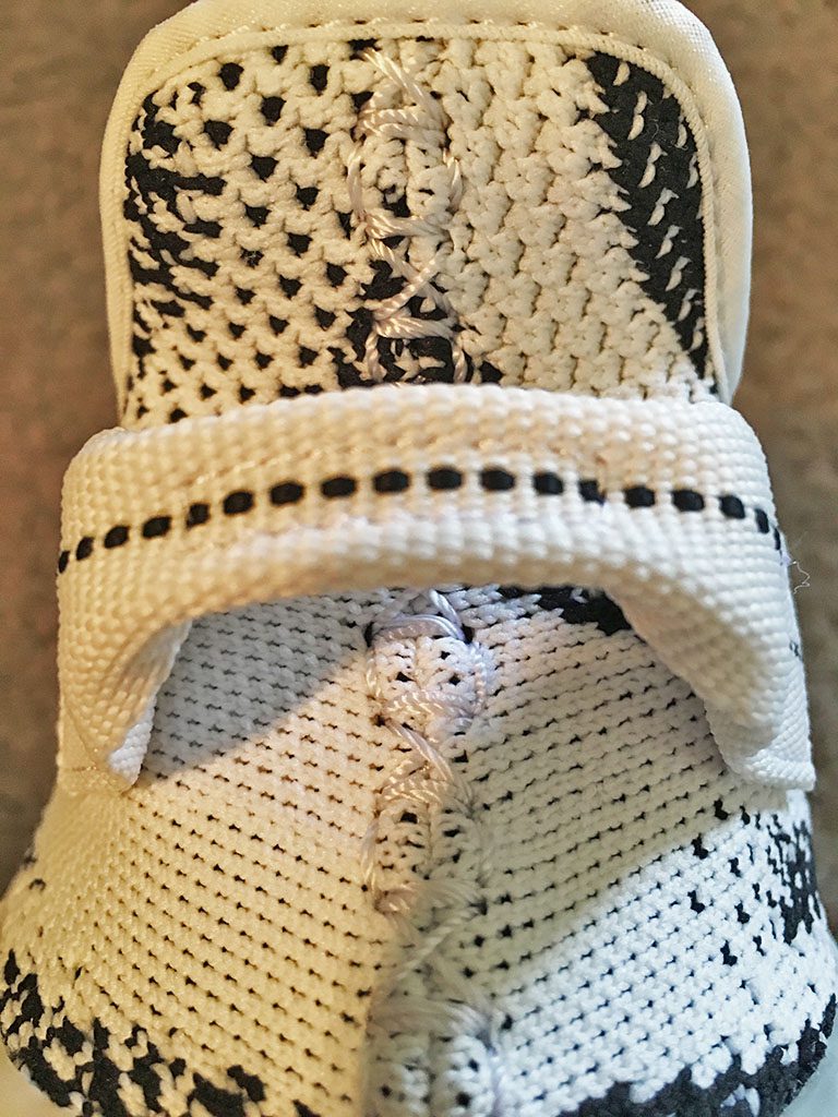 Pull-tab of the Yeezy 350 V2 Zebra, Yeezy Zebra Review