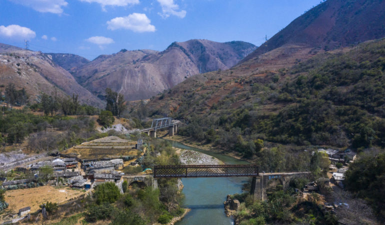 Bird's eye view of Flower Bridge and New Xiaolongtan Bridge in the outskirts of Honghe Prefecture's Kaiyuan City in southwest Yunnan